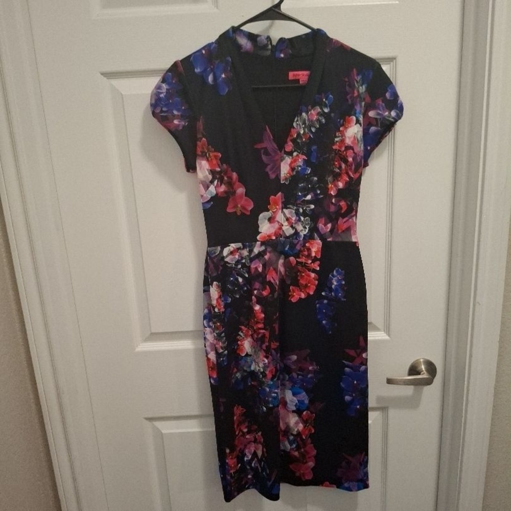 Betsey Johnson Sz 4 Black Multicolor Floral Short Sleeve Designer‎ Sheath Dress